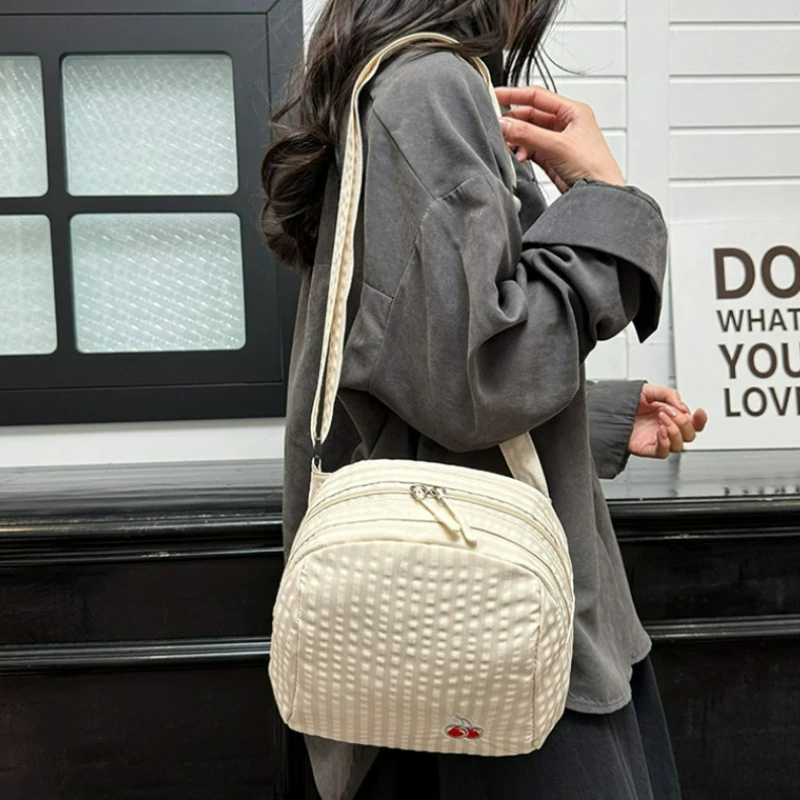 Interior Design Korean Style - Sac à bandoulière brodé style coréen