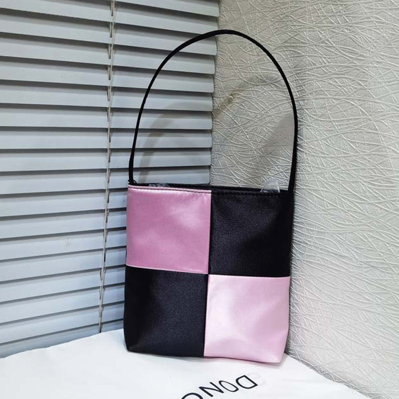 Sac à main carré en soie pour  - Interior Design Elegant avis et prix